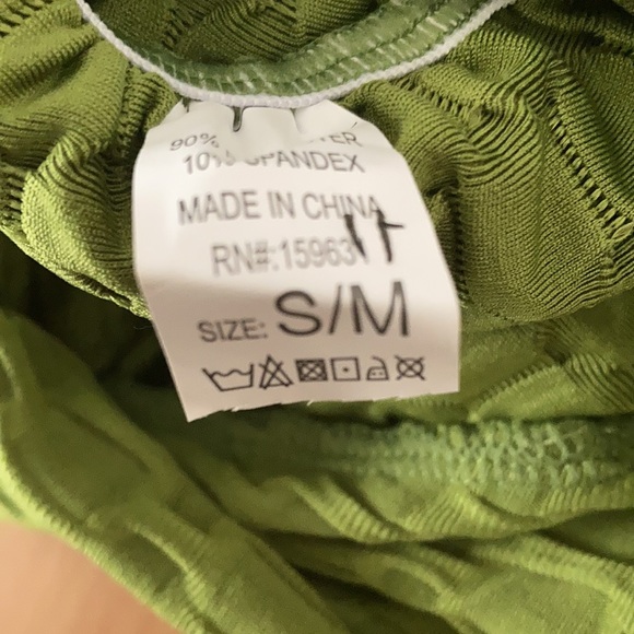 High waisted Booty Defining Workout legging in Olive - Picture 3 of 5